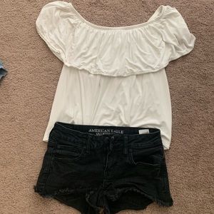 Size XS. AE. White off the shoulder top